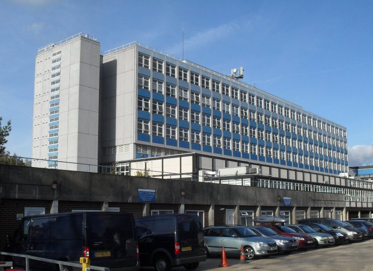 File:Public Services in Crawley - Crawley Hospital, Ifield Road, West Green (from rear) (October 2011).JPG - Wikimedia Commons